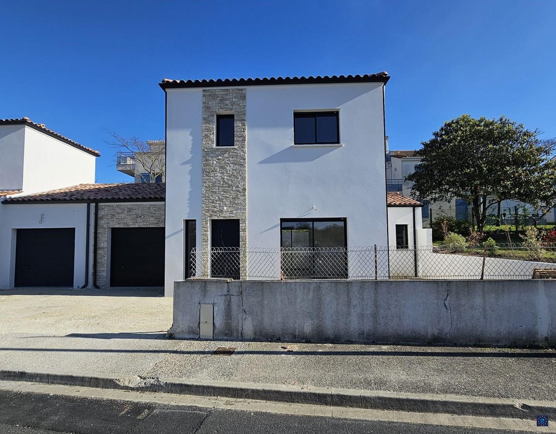 House in Vaux-sur-Mer, Nouvelle-Aquitaine, France 1 - 17512797