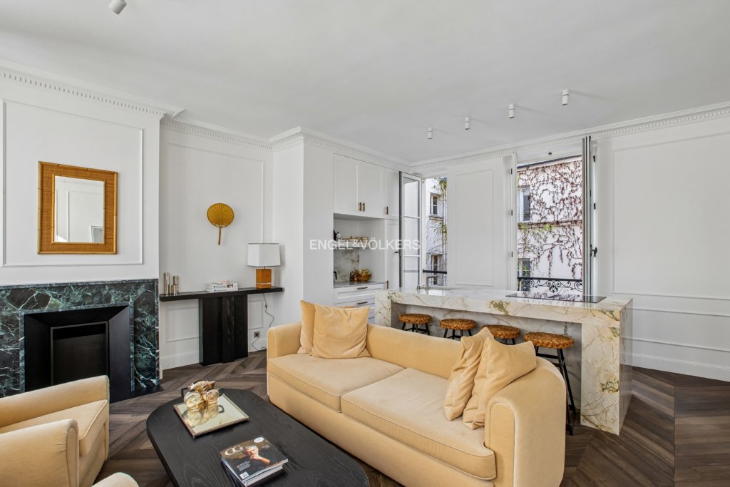 Apartment in Saint Placide, Paris 6e Arrondissement, Paris 4 - 17506045