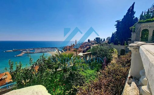 Villa in Menton, Provence-Alpes-Côte d'Azur, France 1