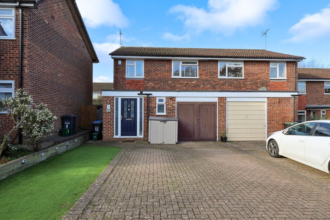 House in Burgess Hill, England 1 - 17502979