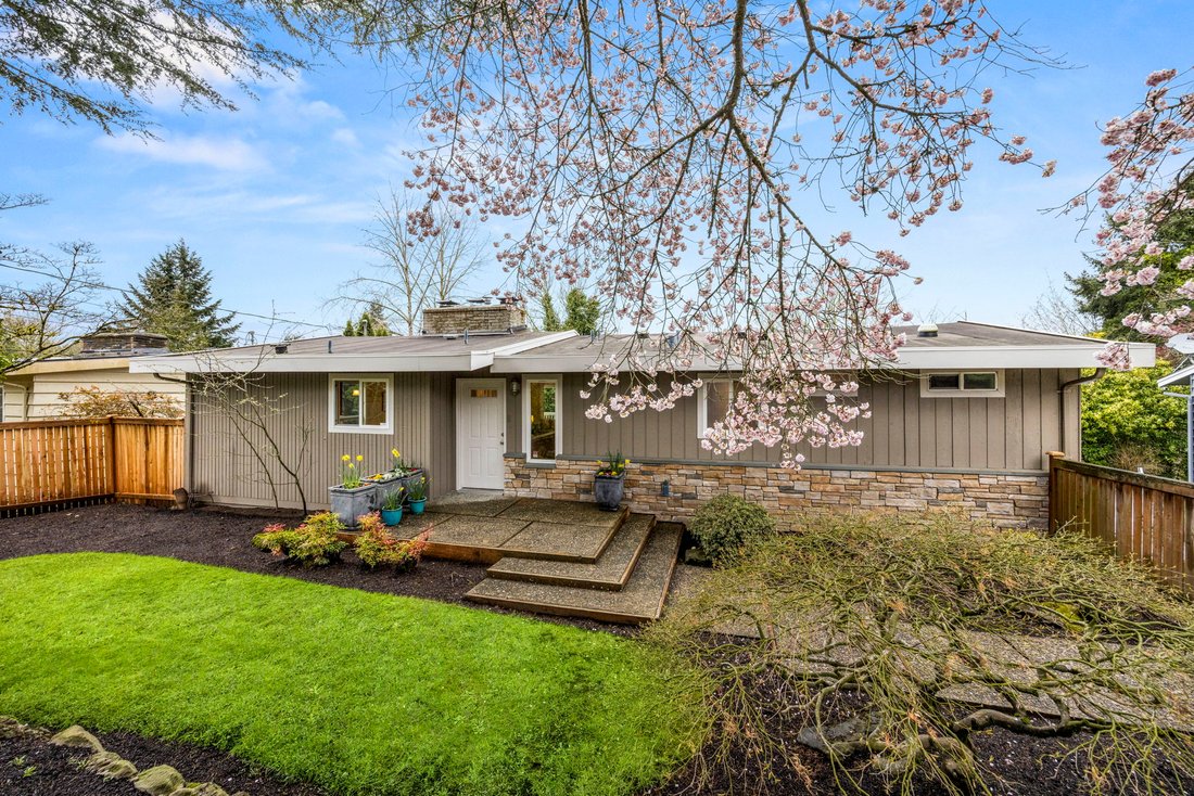 House in Bellevue, Washington, United States 1 - 17515702