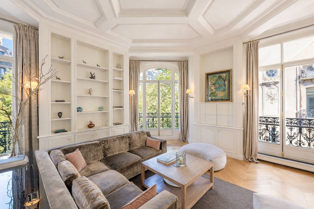Apartment in Saint Germain des Prés, Paris 6e Arrondissement, Paris 4 - 14025823
