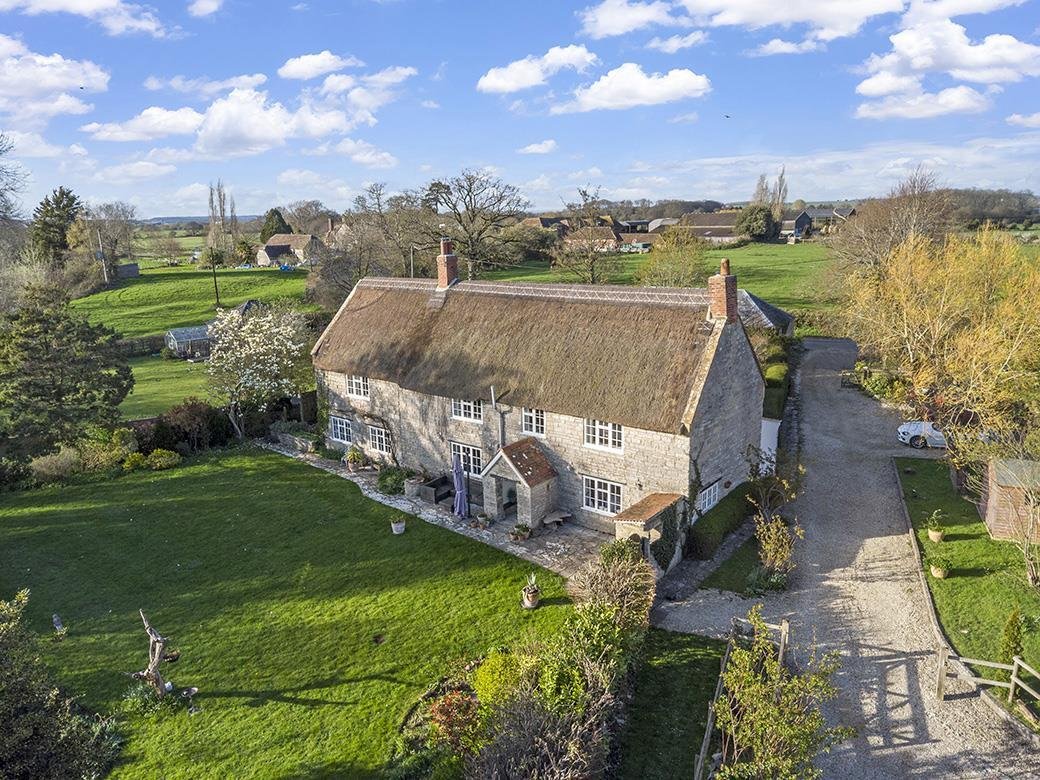 House in Hinton on the Green, England 1 - 17510436