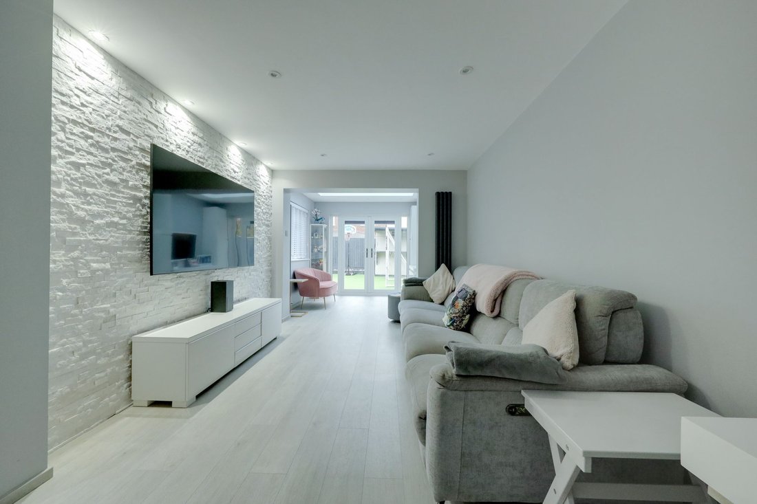 House in Burgess Hill, England 3 - 17502979