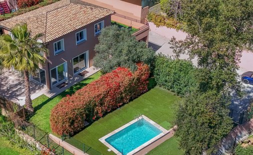 House in Les Groules-Les Breguieres, Antibes, France 1