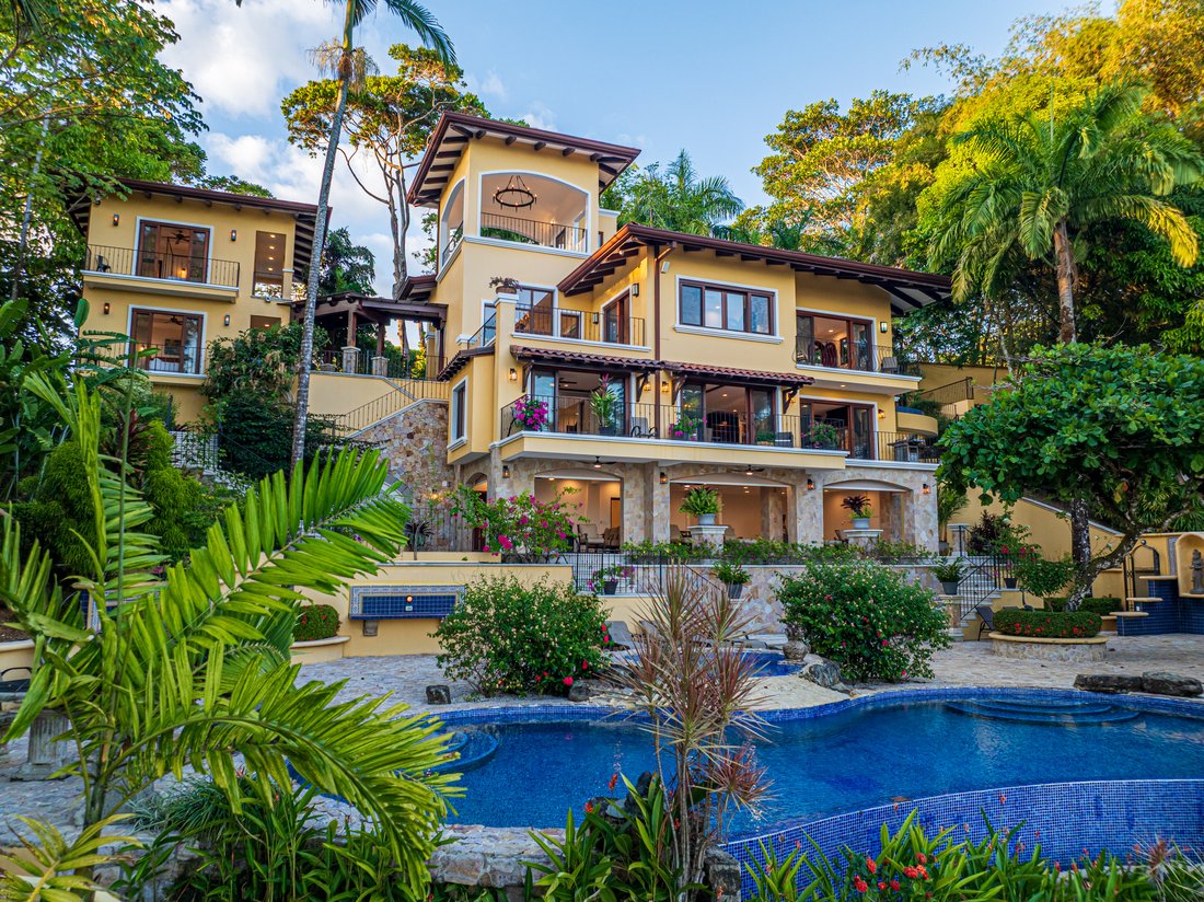 Estate in Savegre de Aguirre, Puntarenas Province, Costa Rica 1 - 16909155