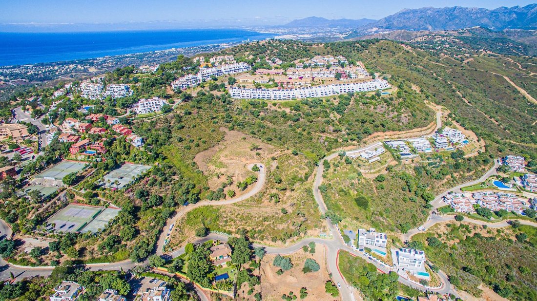 Land in Elviria-Cabopino, Marbella, Spain 3 - 17513023