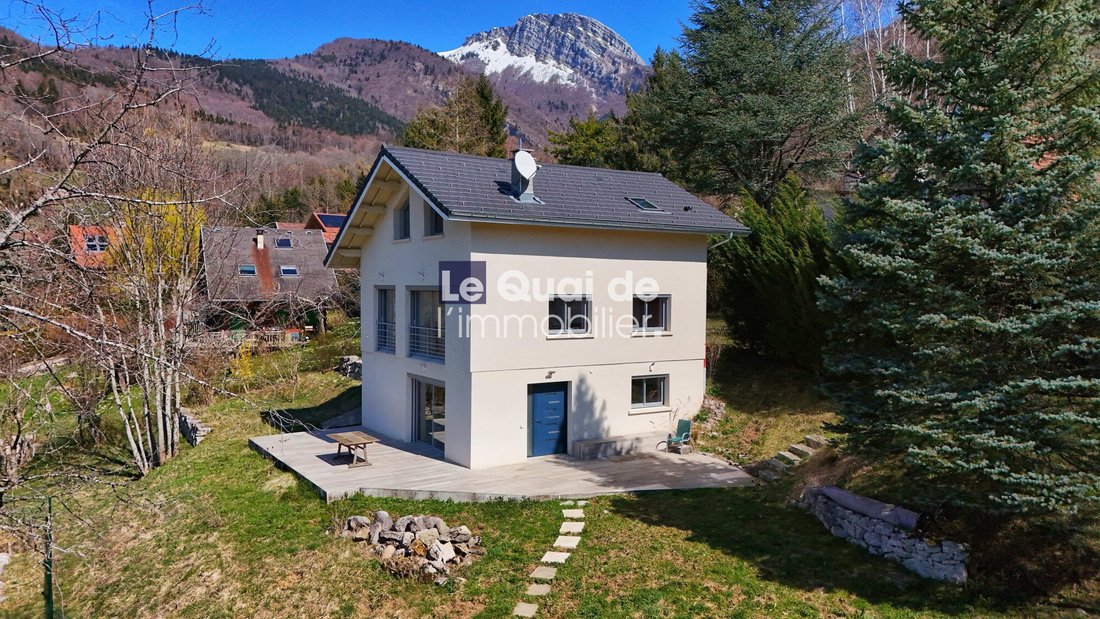 House in Mont-Saint-Martin, Auvergne-Rhône-Alpes, France 1 - 17508180
