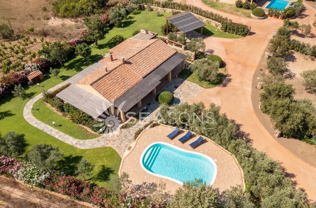 Villa in Peripheral Fractions, Olbia, Sardinia 2 - 17510933