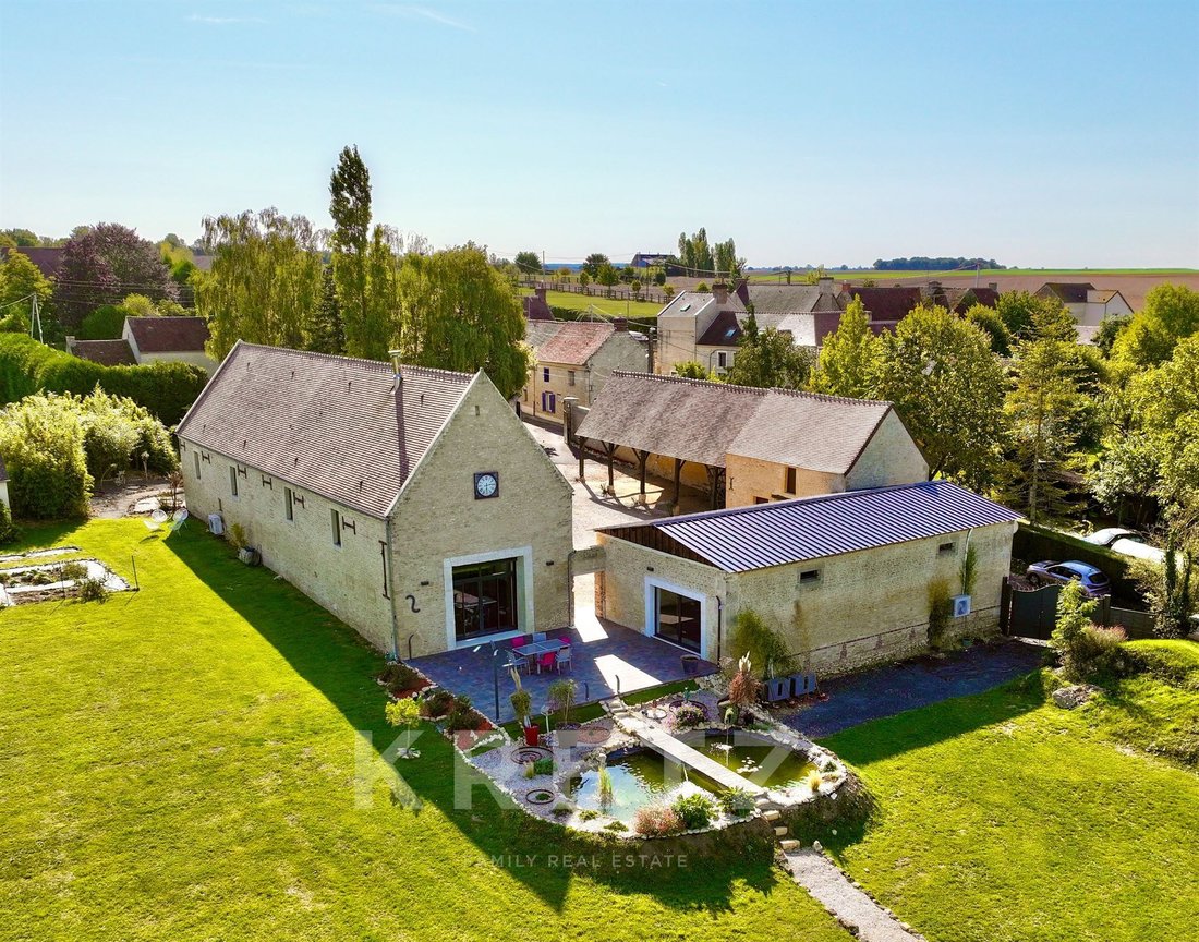 Estate in Saint-Pierre-sur-Dives, Saint-Pierre-en-Auge, France 4 - 17503012