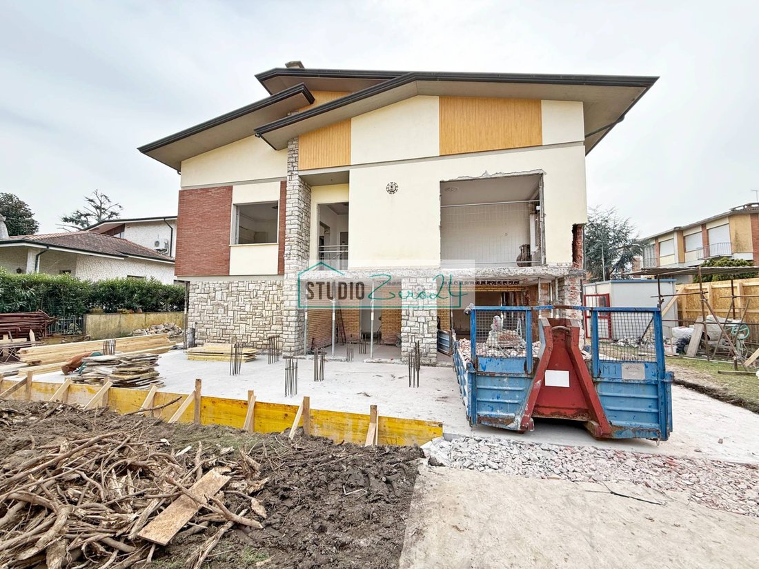 House in Lido di Camaiore, Camaiore, Tuscany 2 - 17507597