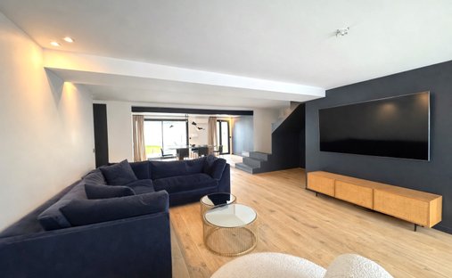 House in Ormesson-sur-Marne, Ile-de-France, France 1
