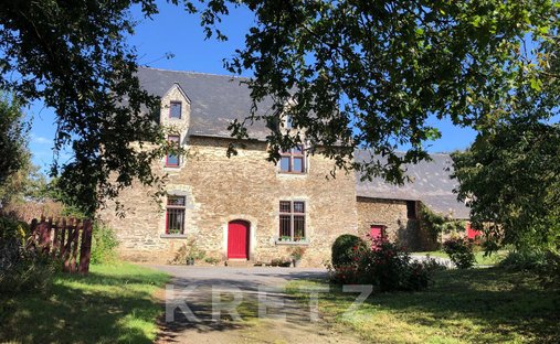 Estate in Bierne-les-Villages, Pays de la Loire, France 1