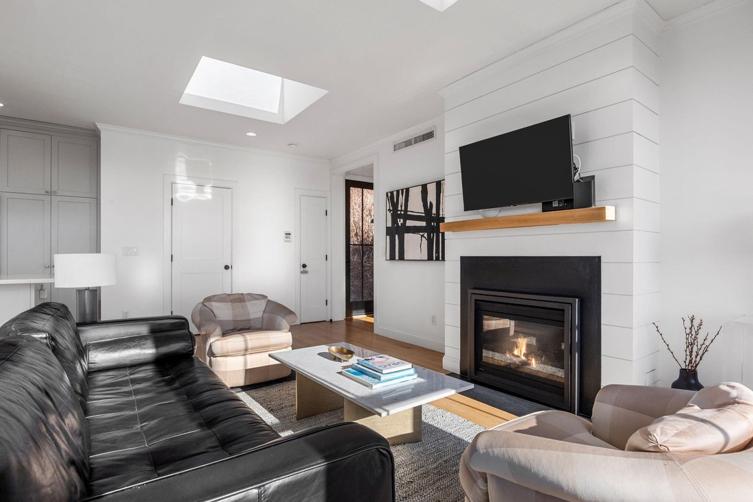 Condo in Provincetown, Massachusetts, United States 5 - 17513111