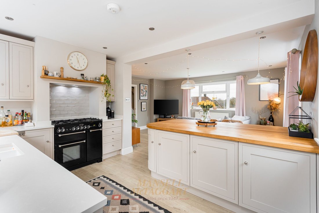 House in Hackenden, East Grinstead, England 2 - 17510766