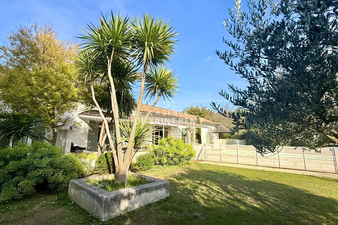 Villa in Eyragues, Provence-Alpes-Côte d'Azur, France 2 - 17502736