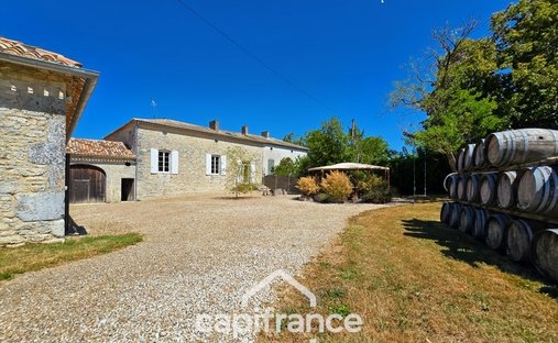 House in Thénac, Nouvelle-Aquitaine, France 1