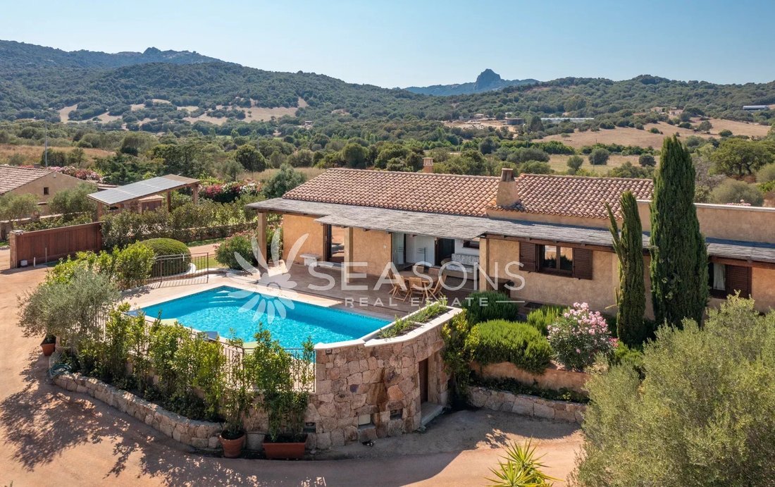Villa in Peripheral Fractions, Olbia, Sardinia 3 - 17510932