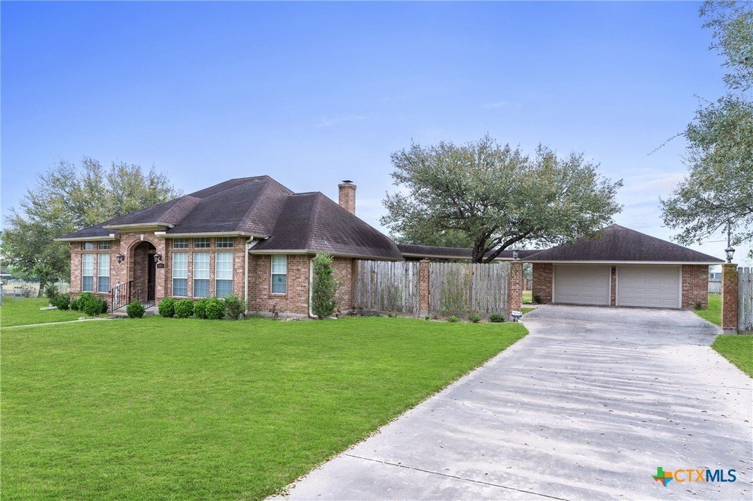 House in Shiner, Texas, United States 2 - 17504090