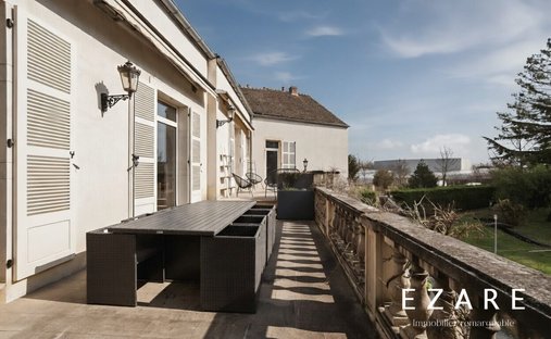 19th Century Château With 4,34 Hectare Wooded Park Swimming Pool Burgundy, Near Beaune