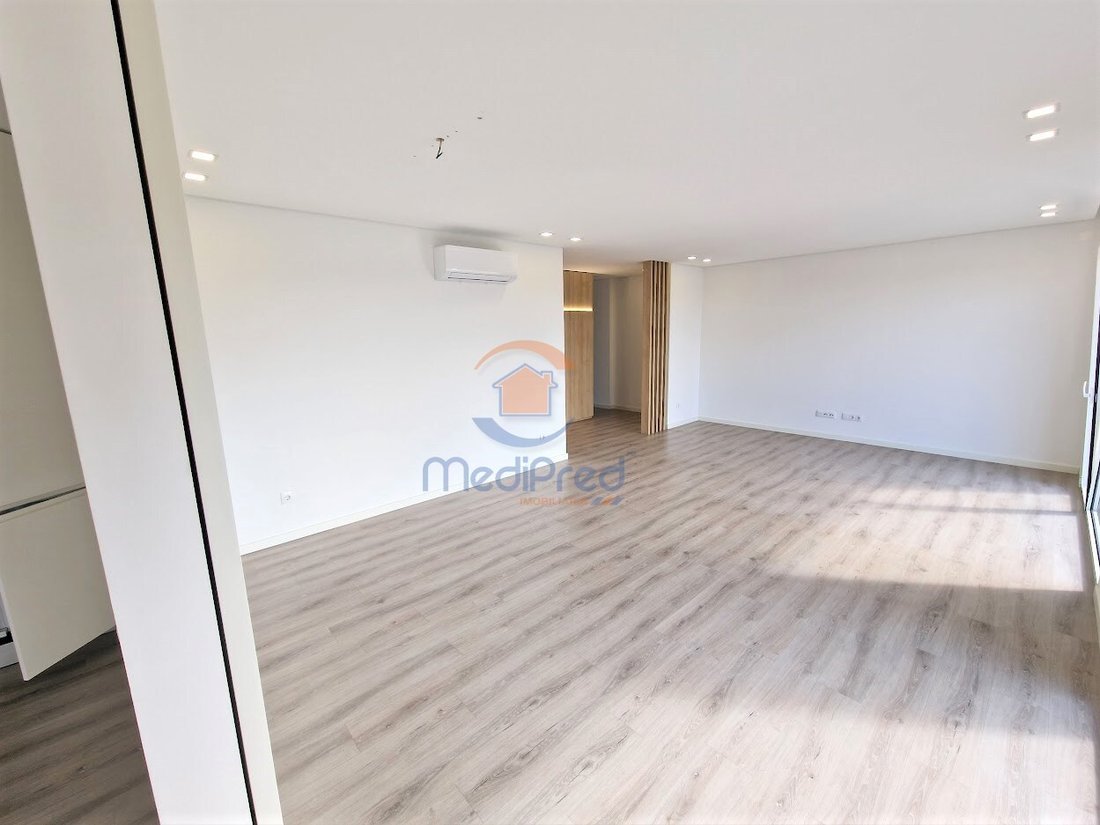 Apartment in Santo António dos Cavaleiros, Lisbon, Portugal 3 - 17515620