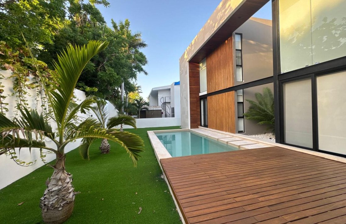 House in Yucatán Country Club, Yucatan, Mexico 2 - 17505152