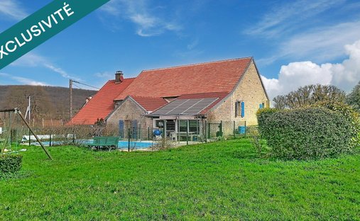 House in Villecomte, Bourgogne – Franche-Comté, France 1