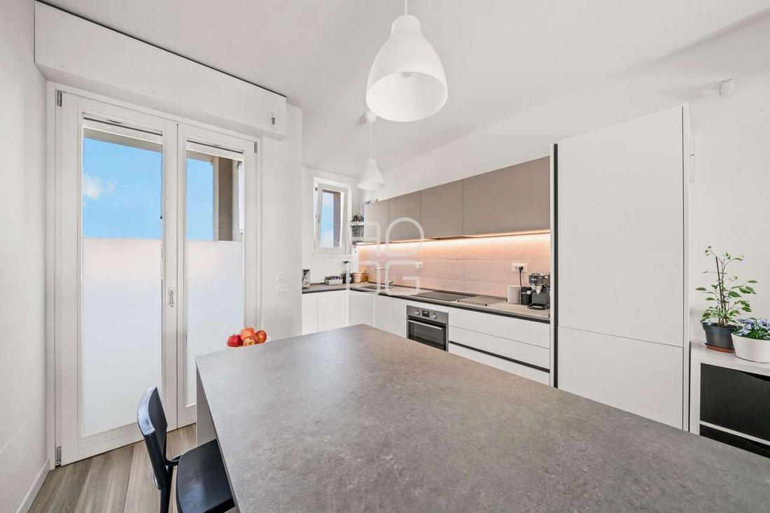 Apartment in Desenzano Centro, Desenzano del Garda, Lombardy 3 - 17506089