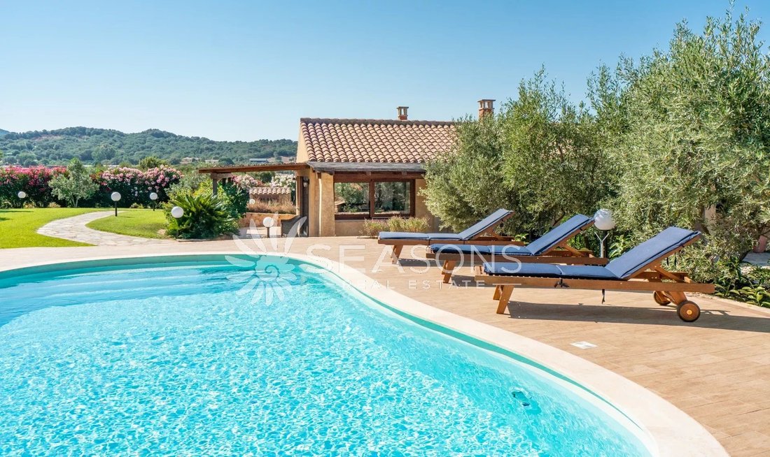Villa in Peripheral Fractions, Olbia, Sardinia 1 - 17510933