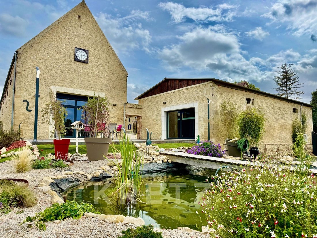 Estate in Saint-Pierre-sur-Dives, Saint-Pierre-en-Auge, France 5 - 17503012
