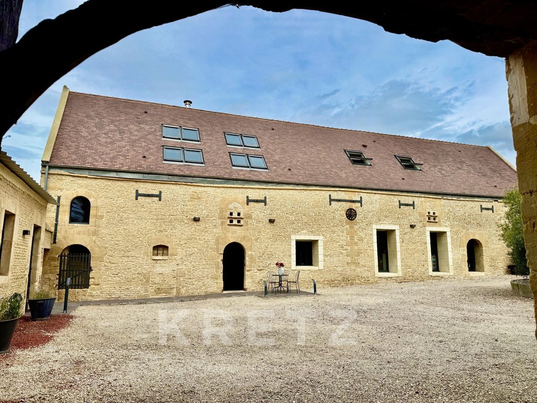 Estate in Saint-Pierre-sur-Dives, Saint-Pierre-en-Auge, France 3 - 17503012