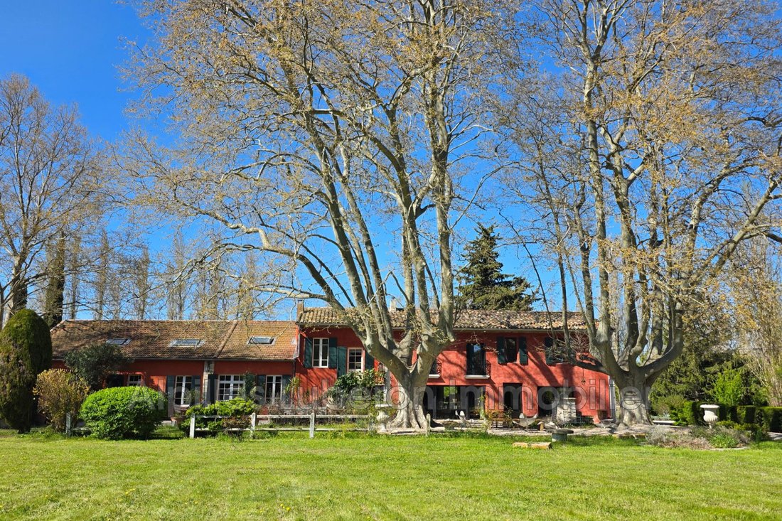 Villa in Nord et Ouest, Eyguières, France 1 - 17509065