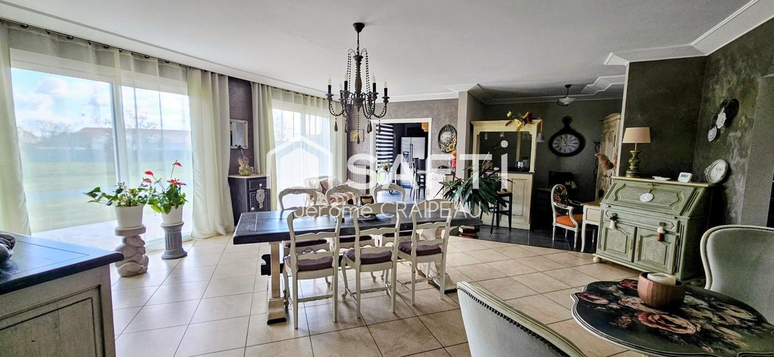 House in La Roche-sur-Yon, Pays de la Loire, France 1 - 17511377