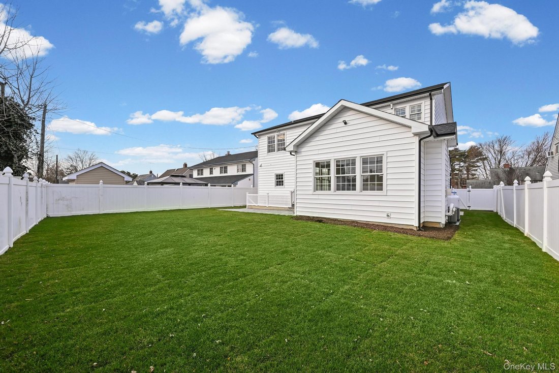 House in Hicksville, New York, United States 3 - 17504008