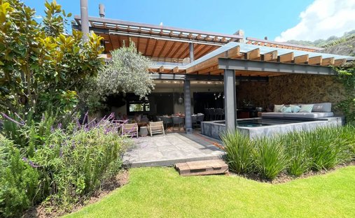 House in El Arco, Valle de Bravo, State of Mexico, Mexico 1