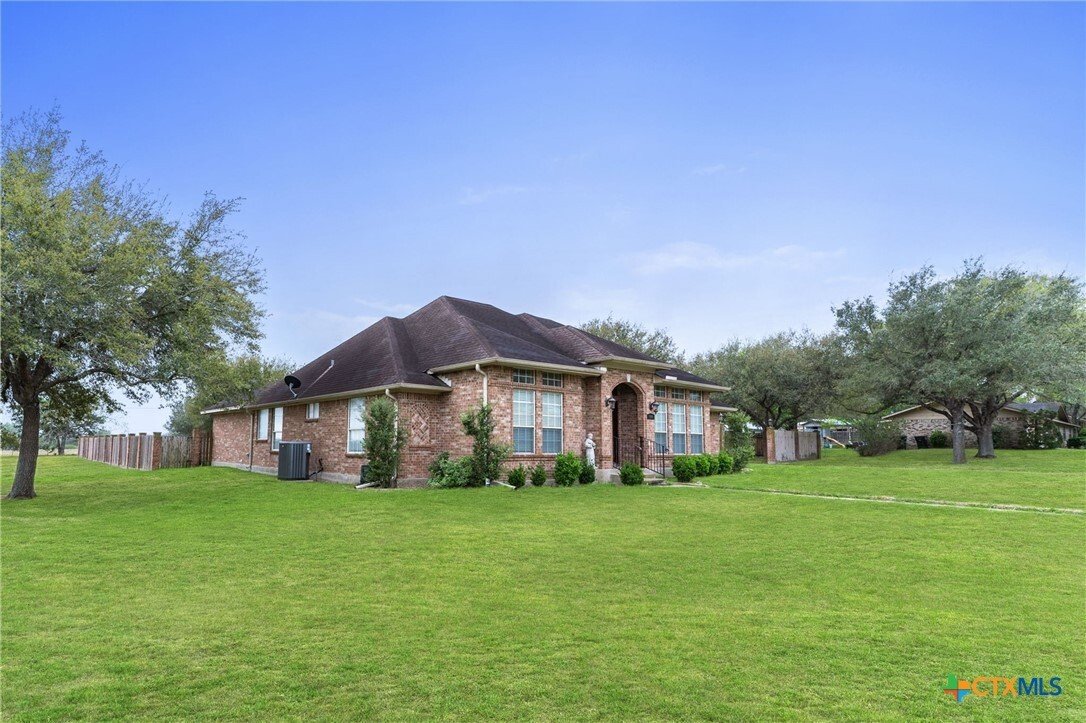 House in Shiner, Texas, United States 3 - 17504090