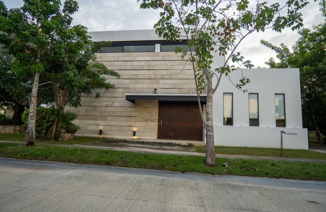 House in Yucatán Country Club, Yucatan, Mexico 1 - 17506047