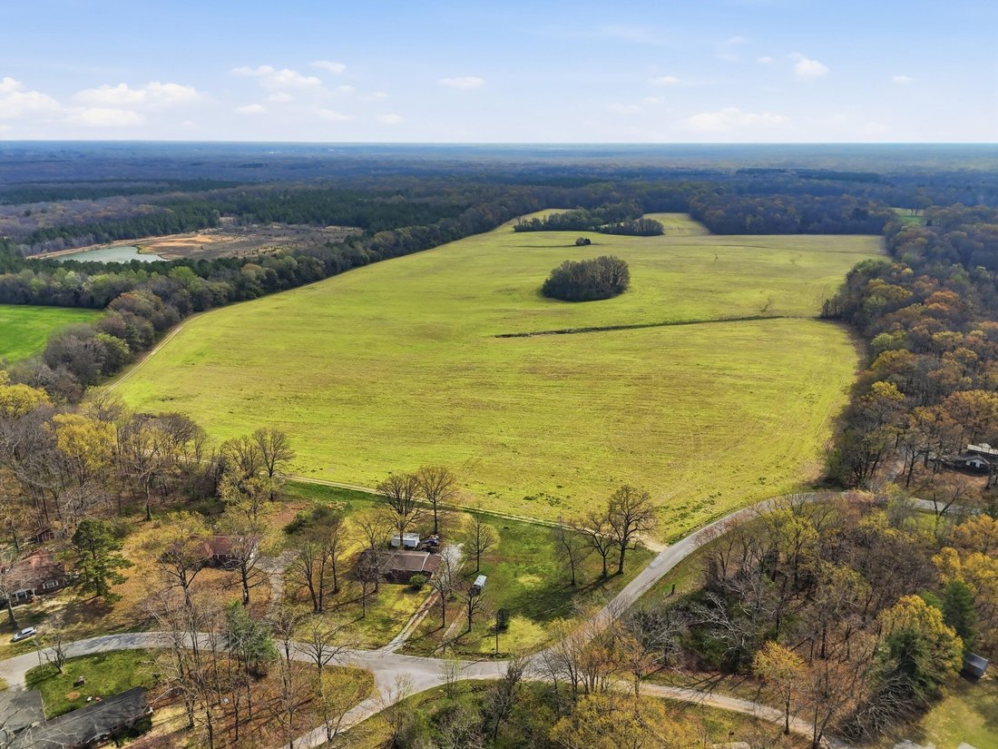 Farm Ranch in Manchester, Tennessee, United States 1 - 17505052