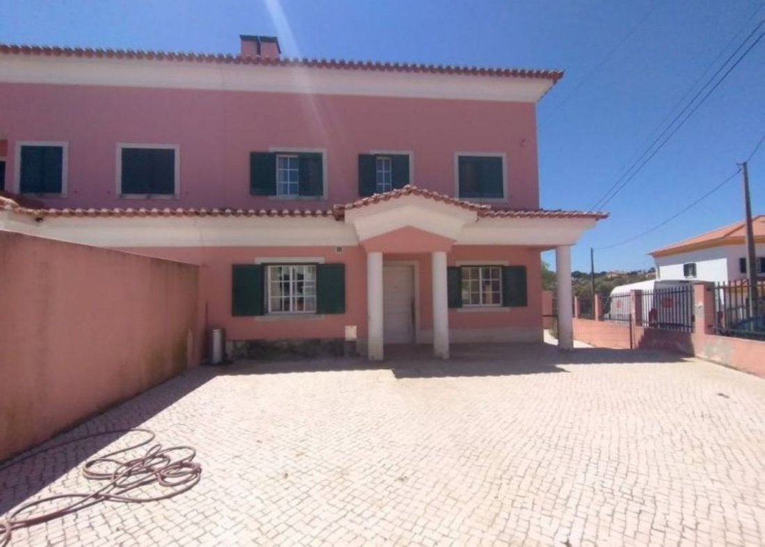 Villa in Rio de Mouro, Lisbon, Portugal 1 - 17072997