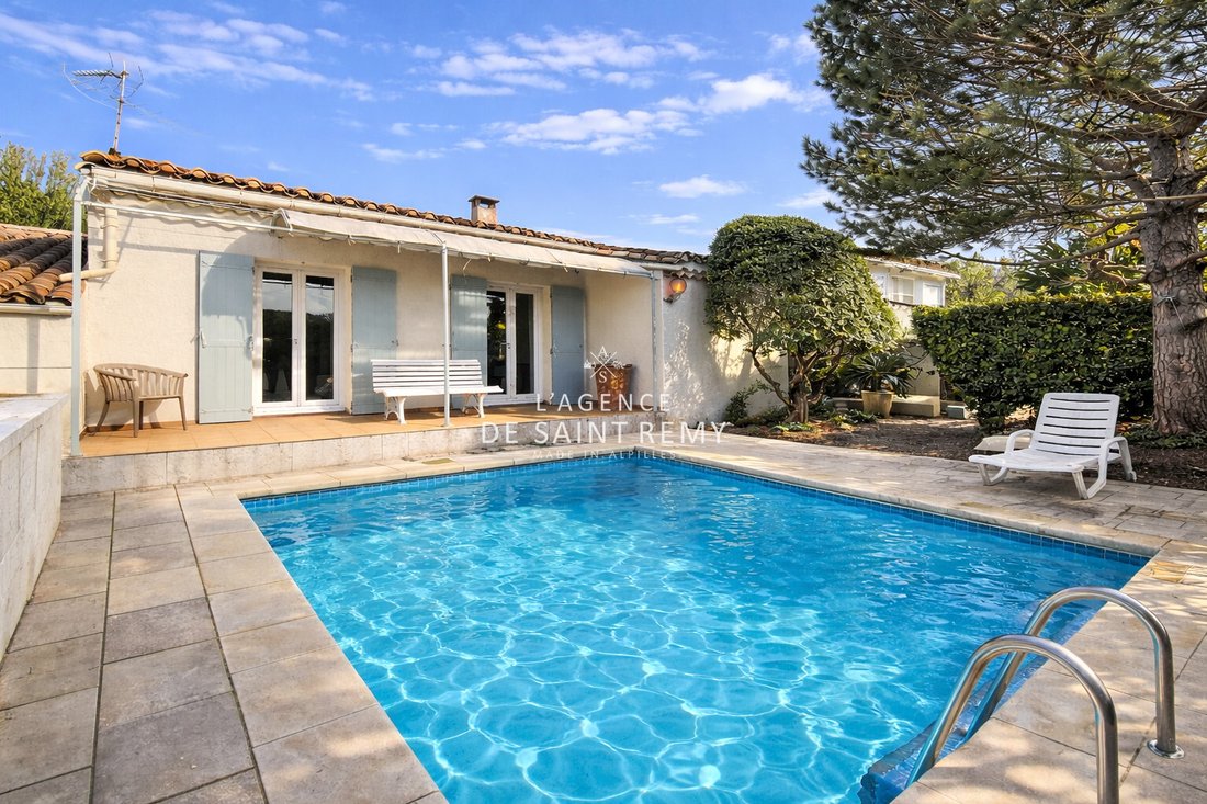 Villa in Saint-Rémy-de-Provence, Provence-Alpes-Côte d'Azur, France 1 - 17373553