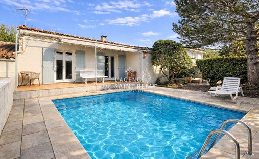 Villa in Saint-Rémy-de-Provence, Provence-Alpes-Côte d'Azur, France 1