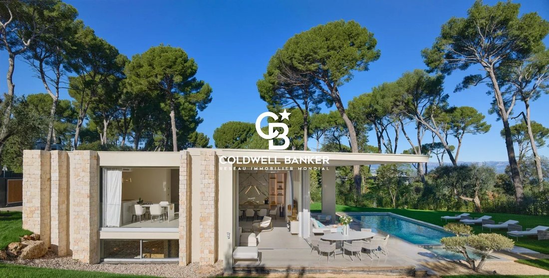 Villa in Antibes, Provence-Alpes-Côte d'Azur, France 1 - 17425367
