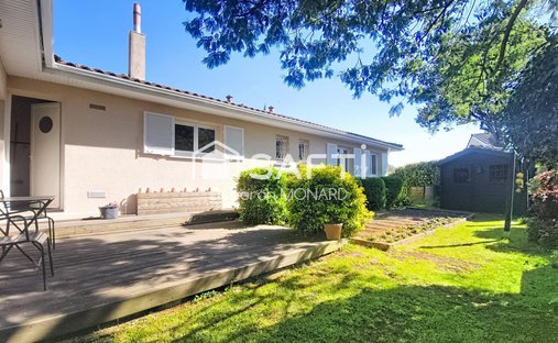 House in Saint-Medard-en-Jalles, Nouvelle-Aquitaine, France 1