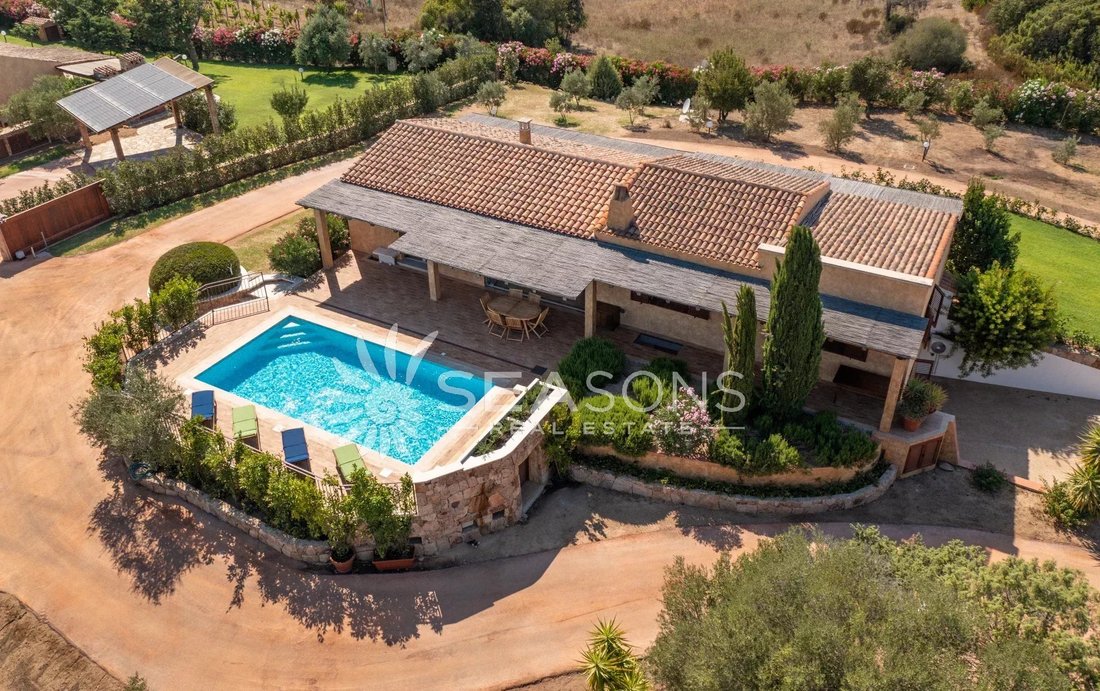 Villa in Peripheral Fractions, Olbia, Sardinia 1 - 17510932