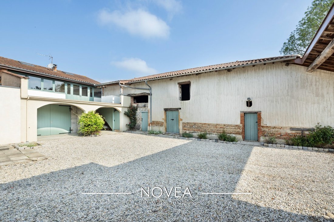 Farm Ranch in Monthieux, Auvergne-Rhône-Alpes, France 1 - 17508226