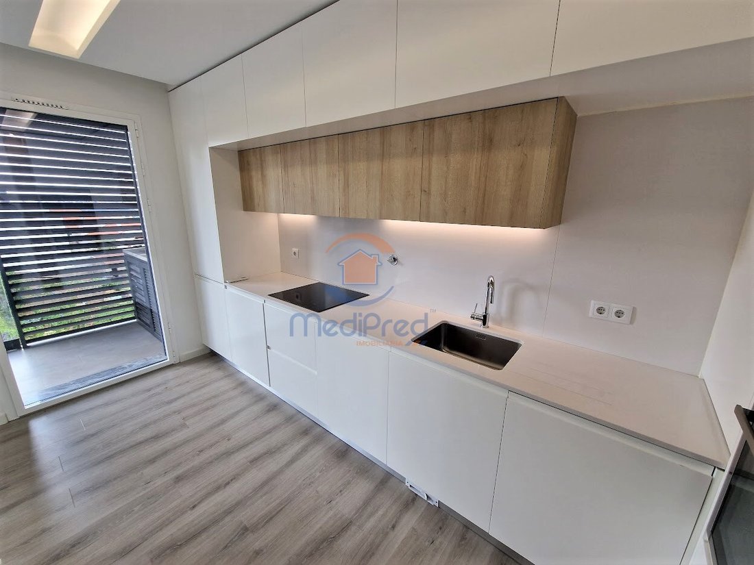 Apartment in Santo António dos Cavaleiros, Lisbon, Portugal 4 - 17515620