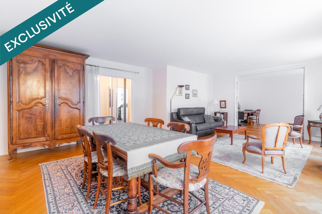 Apartment in Domaine National du Château, Versailles, France 5 - 16905802