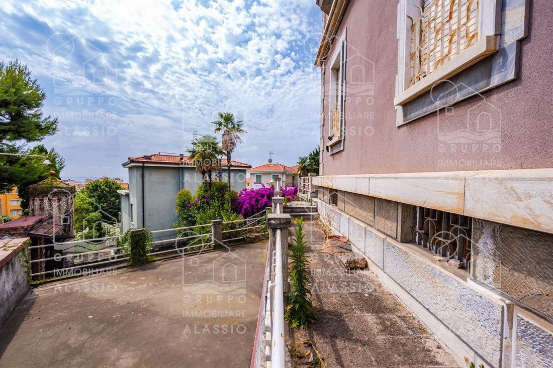 Villa in Central Hill, Alassio, Liguria 3 - 17508765