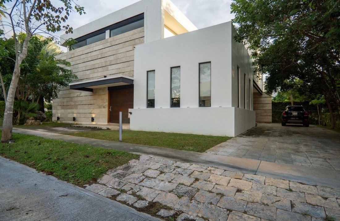 House in Yucatán Country Club, Yucatan, Mexico 2 - 17506047