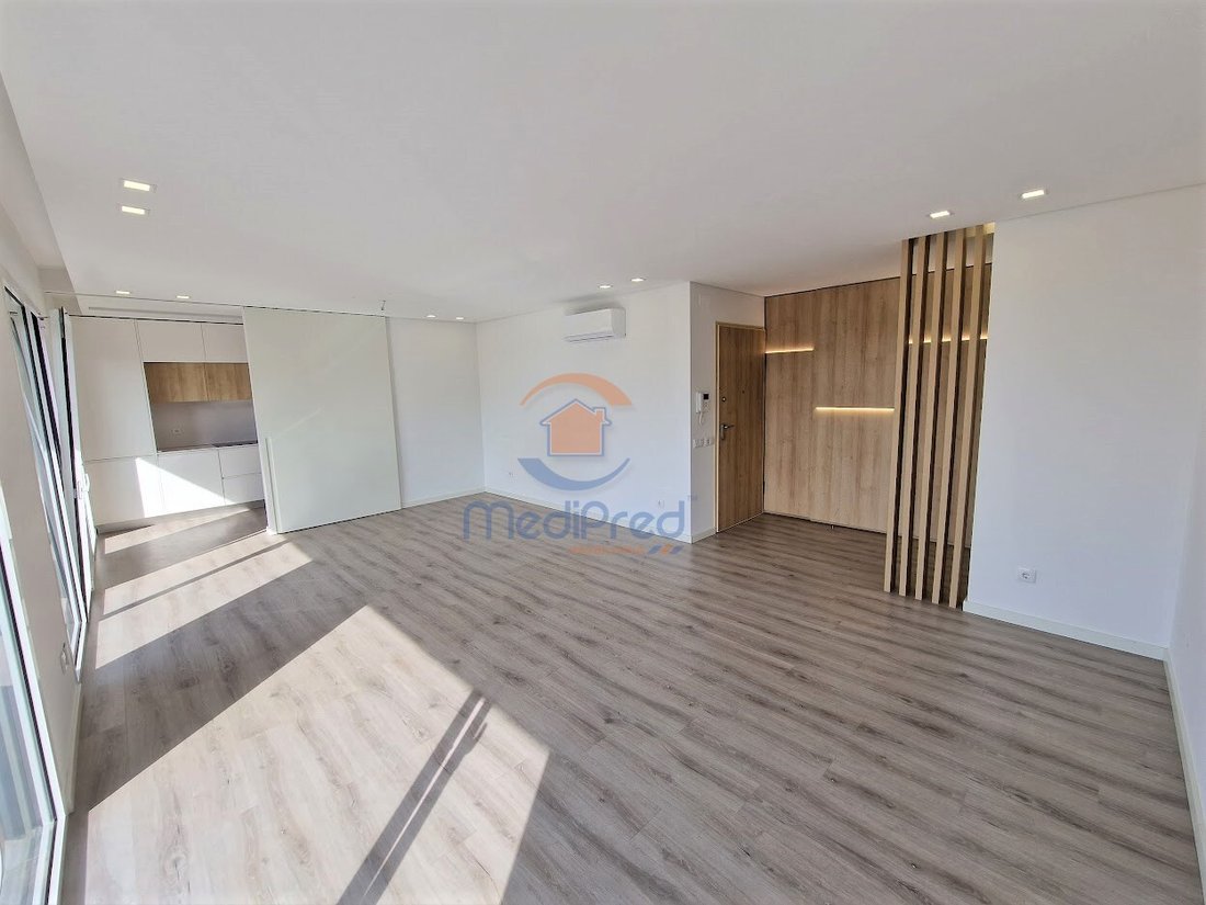 Apartment in Santo António dos Cavaleiros, Lisbon, Portugal 2 - 17515620
